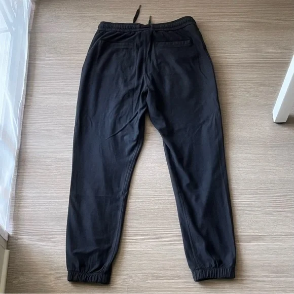Athleta Farallon joggers, size 6 (I usually wear a size 8 and these fit), black - Picture 7 of 10
